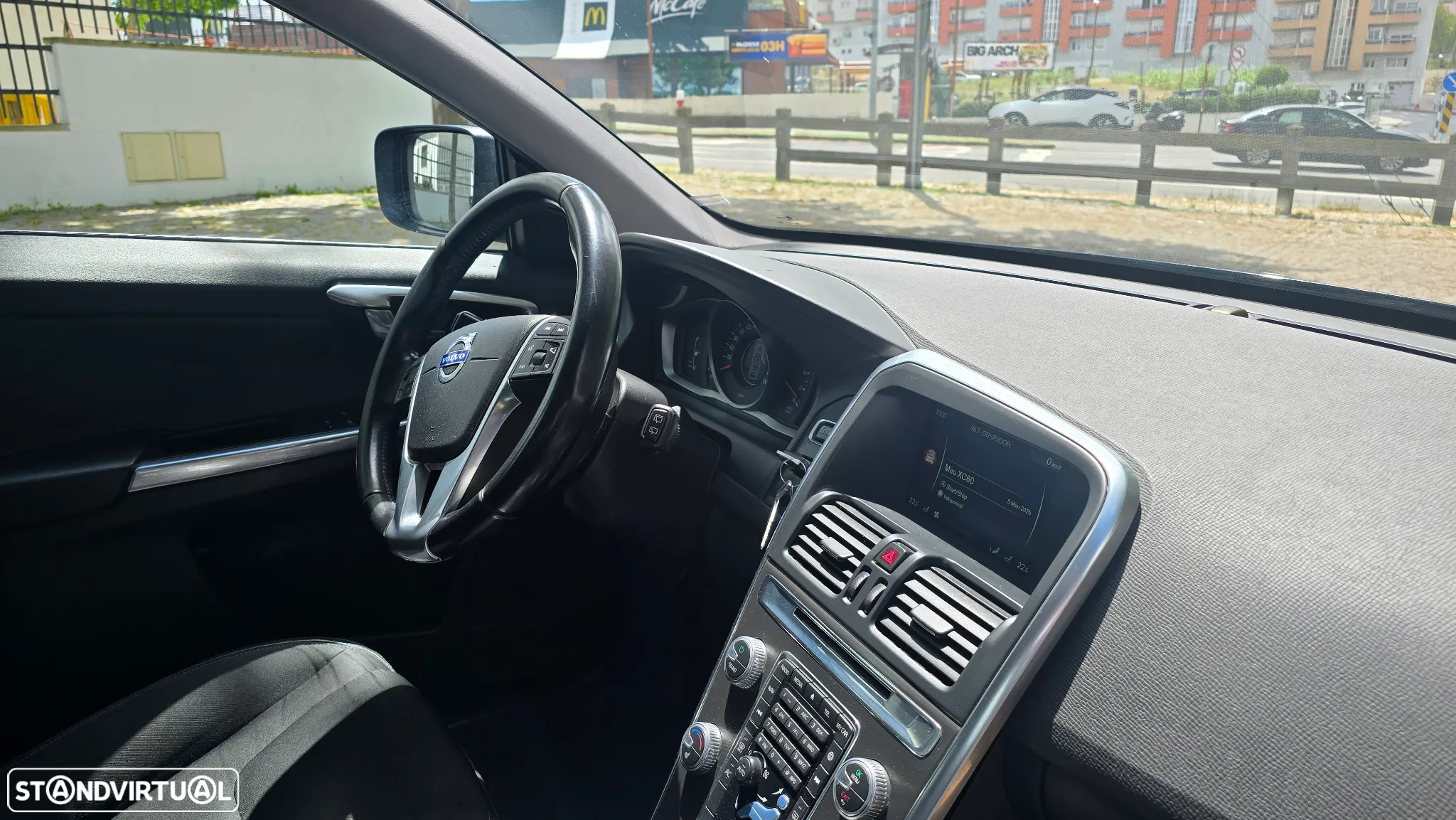 Volvo XC 60 2.0 D4 Momentum Geartronic - 16