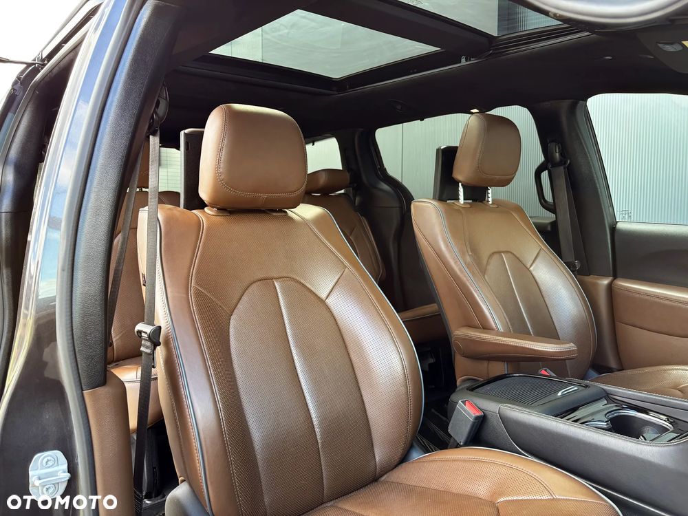 Chrysler Pacifica - 12