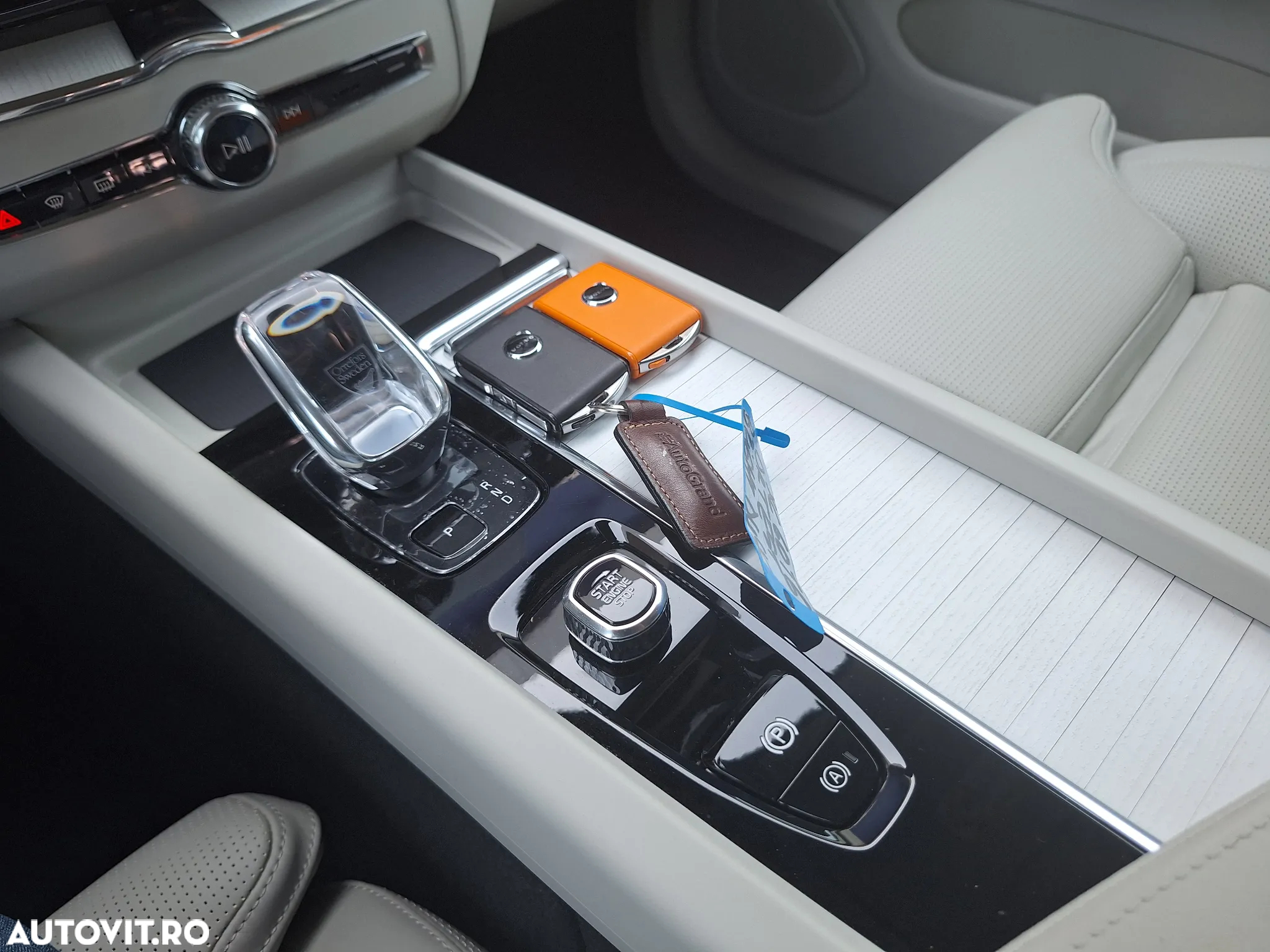 Volvo XC 60 T6 AWD AT PHEV Plus Dark - 32