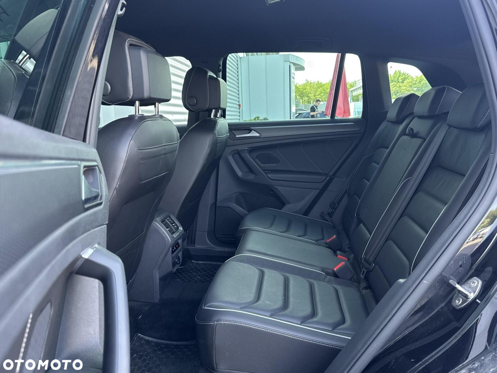Volkswagen Tiguan - 12