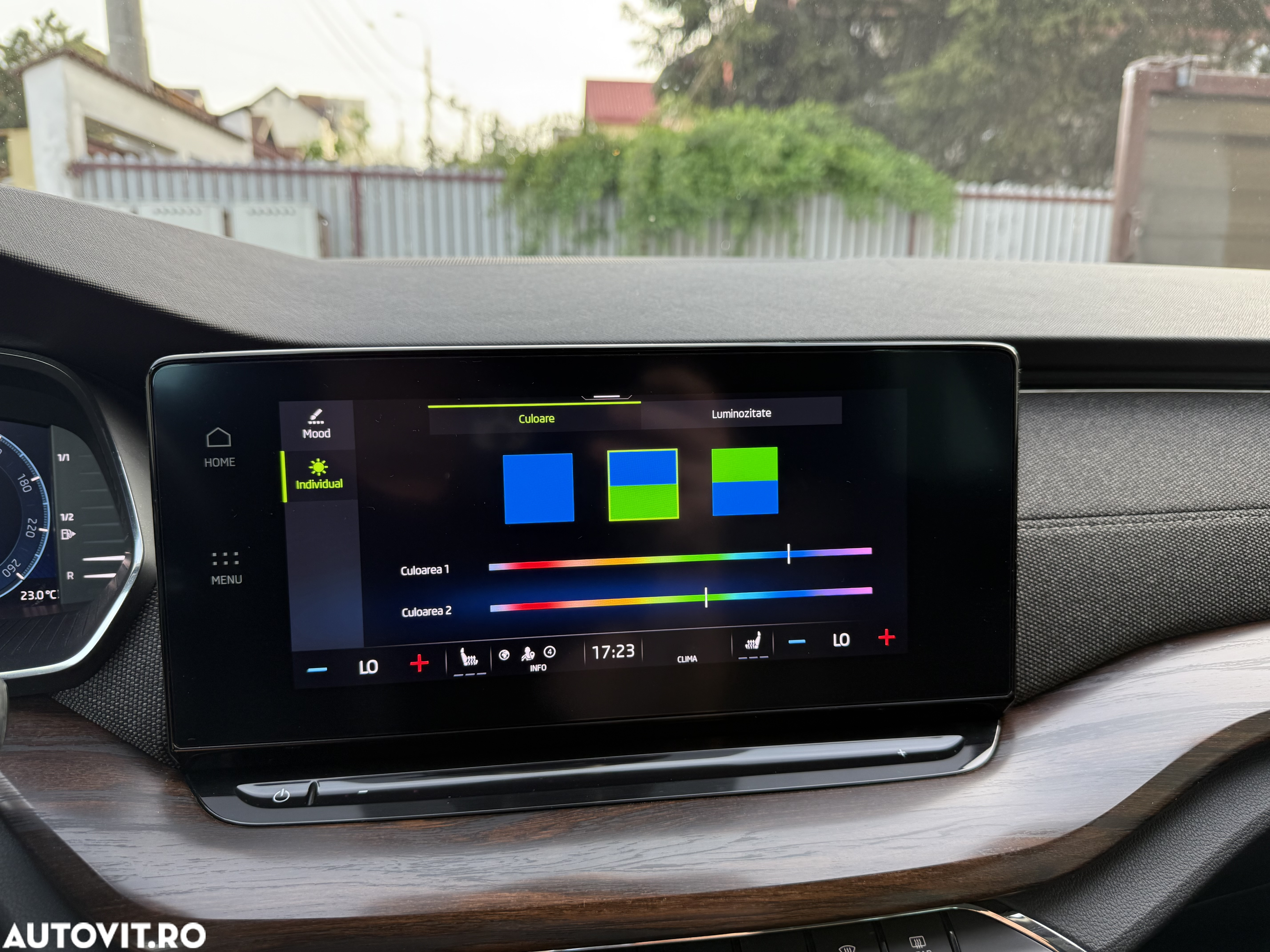 Skoda Octavia Combi 2.0 TDI DSG 4X4 Scout - 20