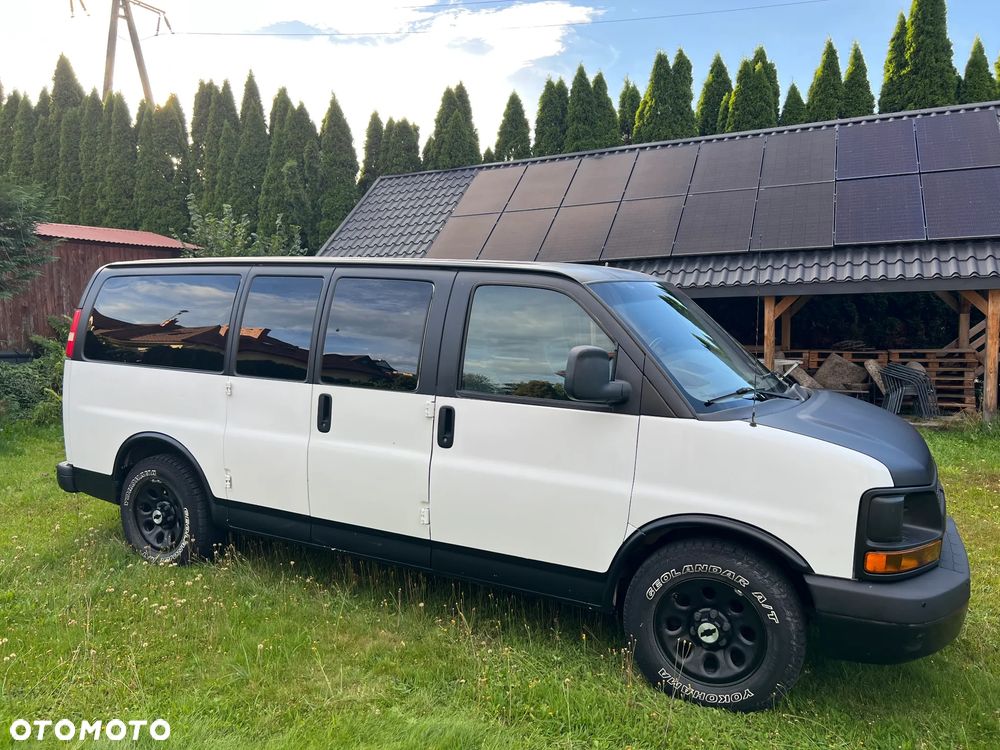 Chevrolet Express - 8