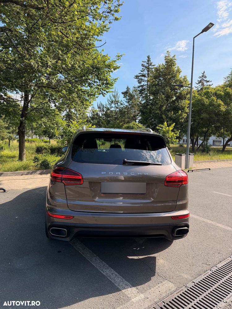Porsche Cayenne 3.0 L - 2