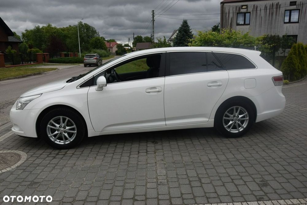 Toyota Avensis - 18