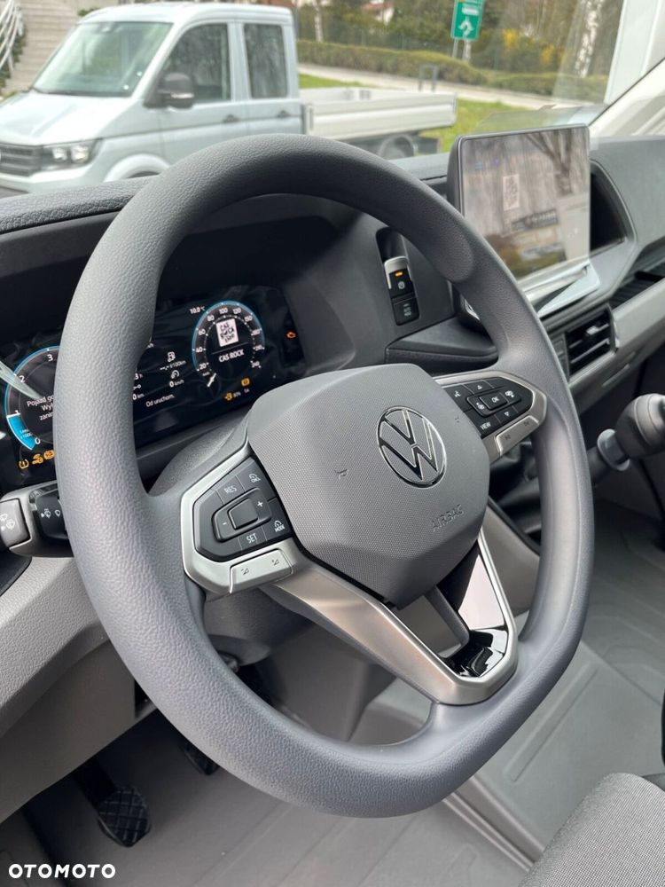 Volkswagen Crafter 35 Furgon z wysokim dachem silnik: 2,0 l EU6 SCR 177 KM / skrzynia biegów: Przedni napęd manualna 6-biegowa rozstaw osi: 4490 mm - 11