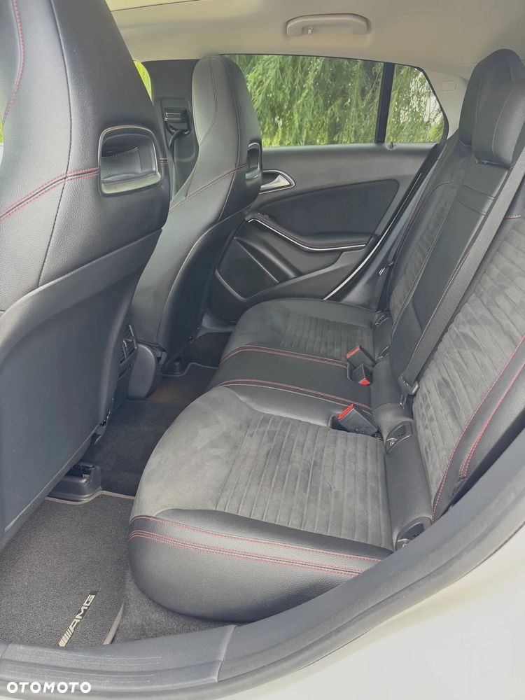 Mercedes-Benz CLA 220 4-Matic AMG Line - 26