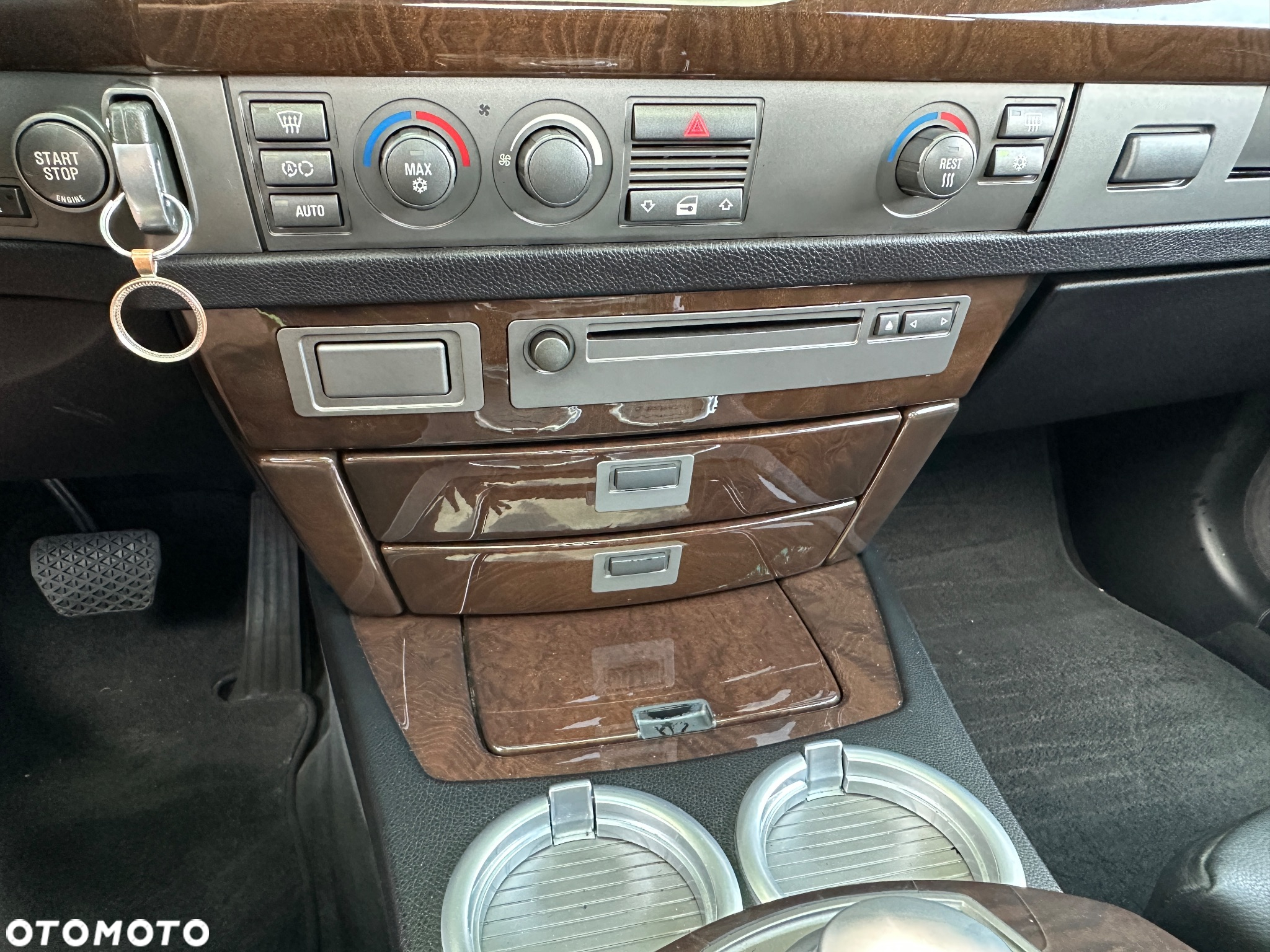 BMW Seria 7 745i - 28