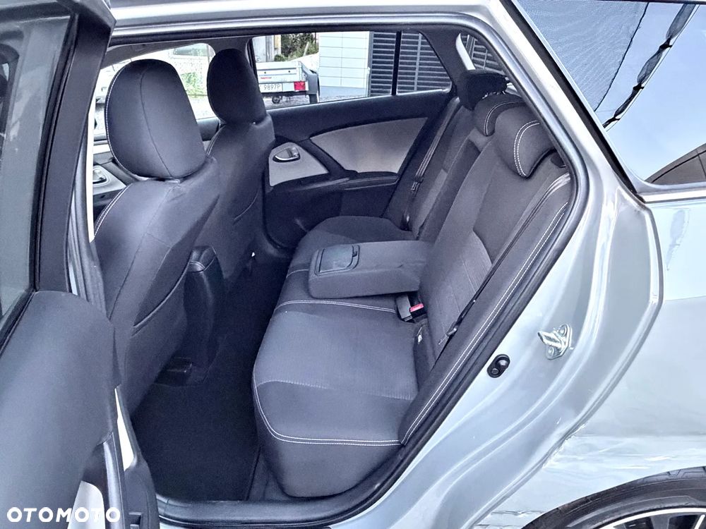 Toyota Avensis 1.8 Premium - 21
