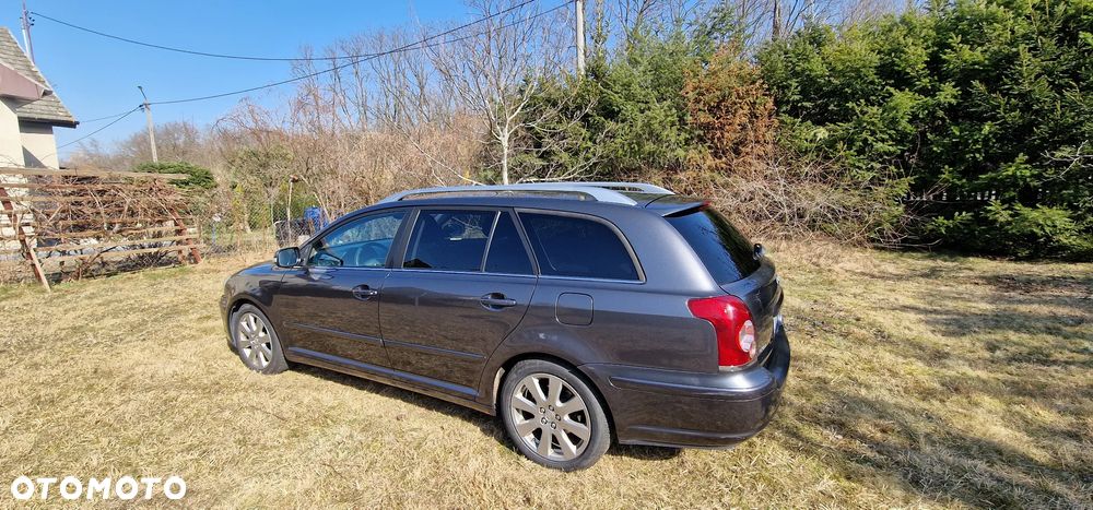 Toyota Avensis - 5