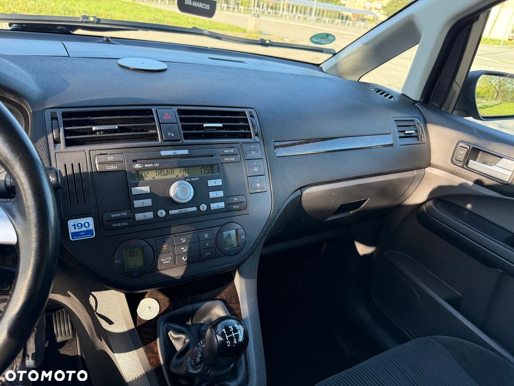 Ford Focus 2.0 16V Ghia - 30