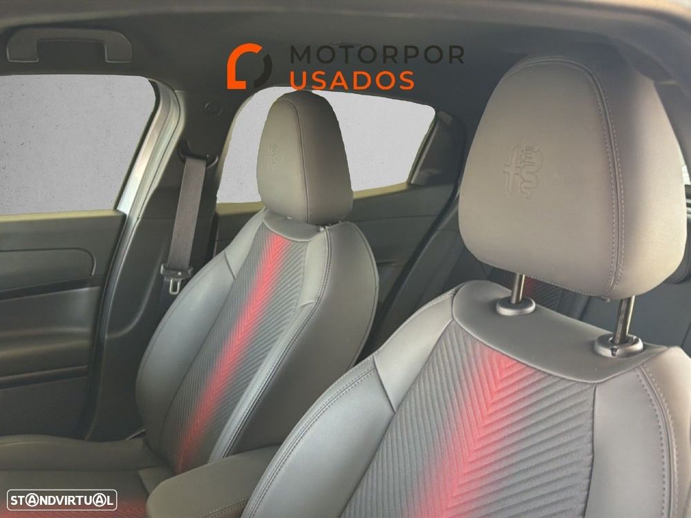 Alfa Romeo Junior 1.2 Speciale eDCT6 - 9