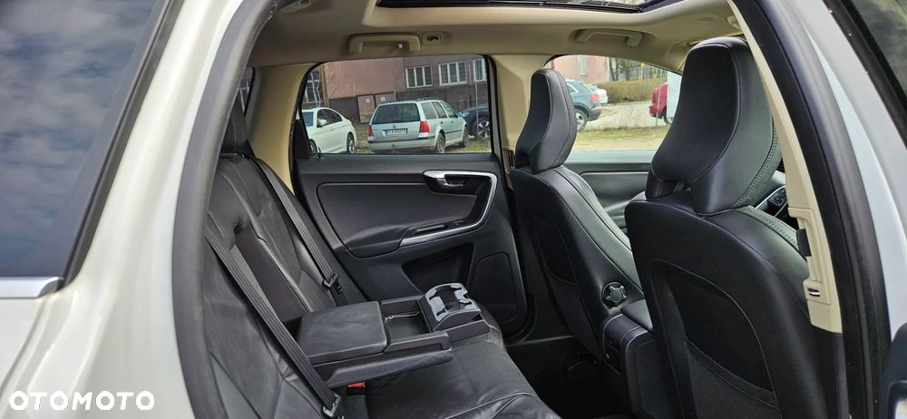 Volvo XC 60 D5 AWD Geartronic Summum - 26