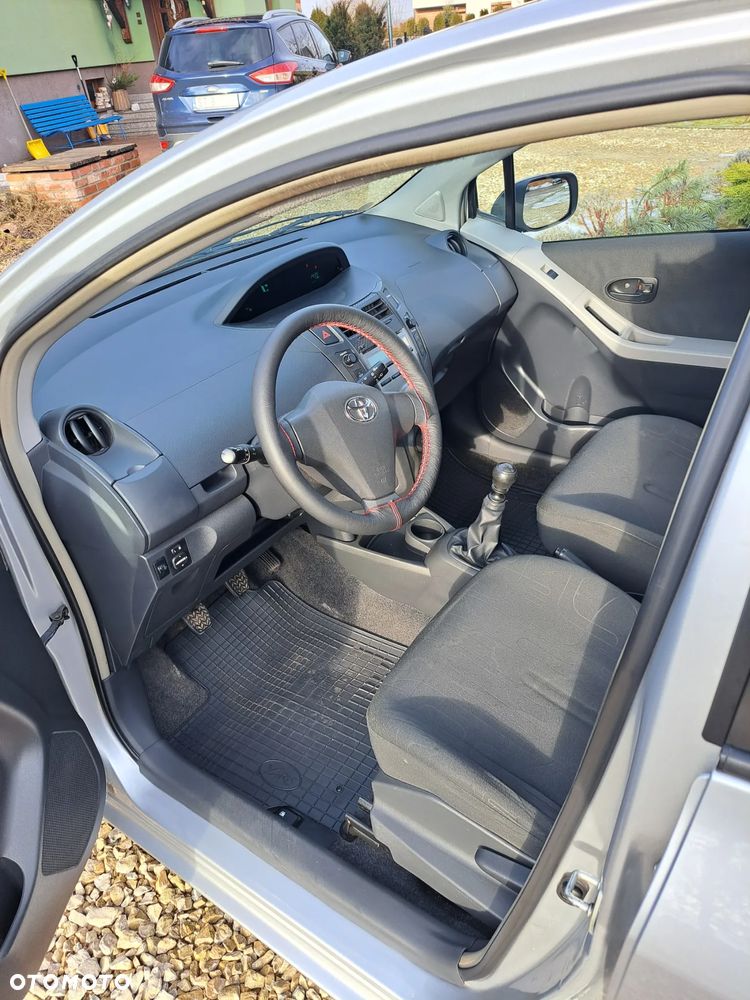 Toyota Yaris - 17