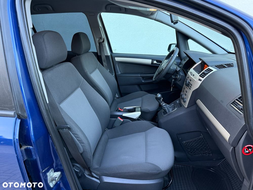 Opel Zafira 1.6 Enjoy - 24