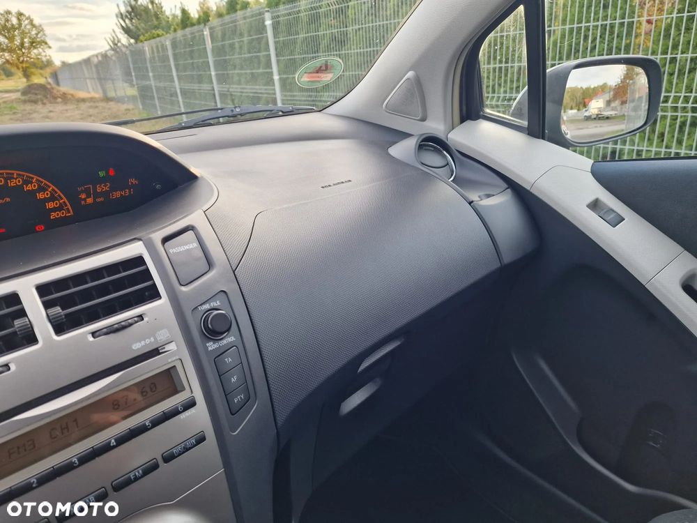 Toyota Yaris 1.33 VVT-i Executive - 10