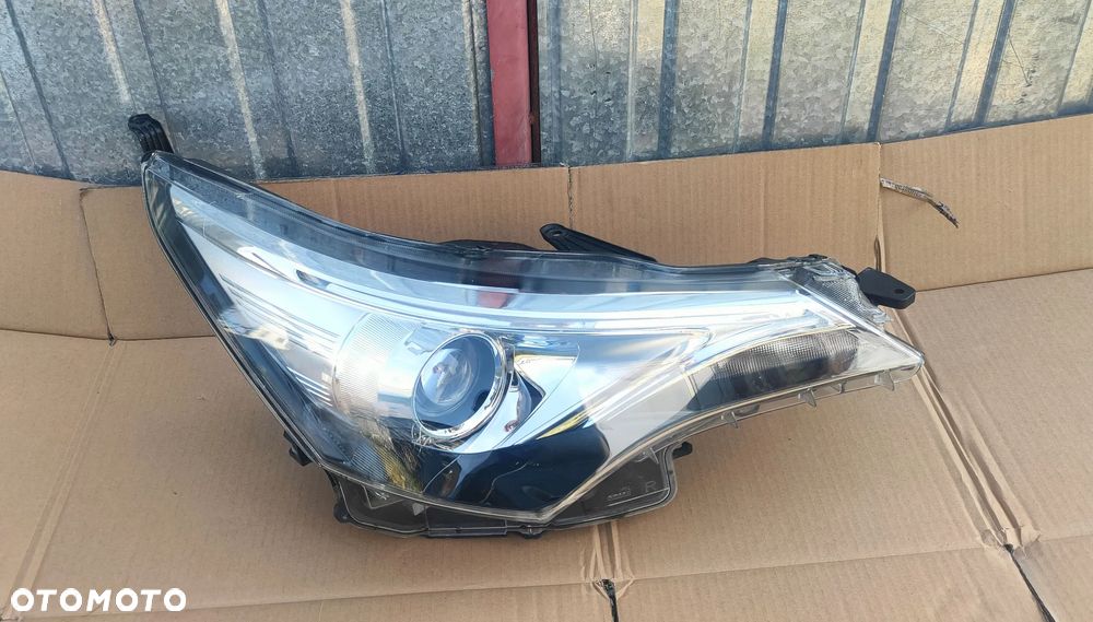 Reflektor prawy Lampa prawa Ful Led Toyota Avensis T27 T29 2015- 05-38 - 2