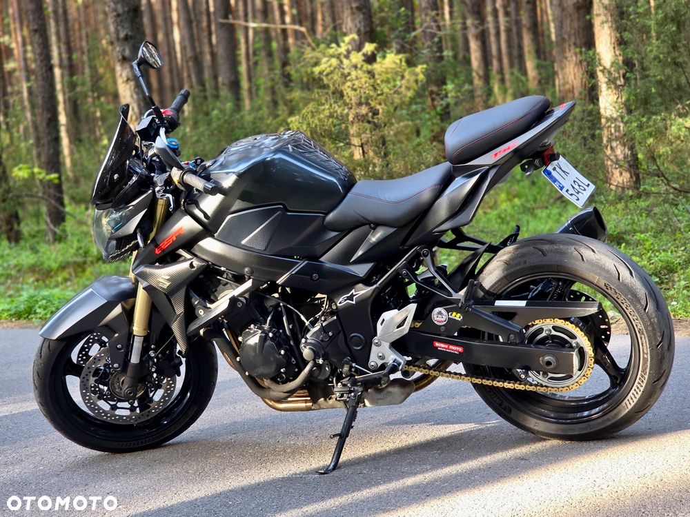 Suzuki GSR - 4