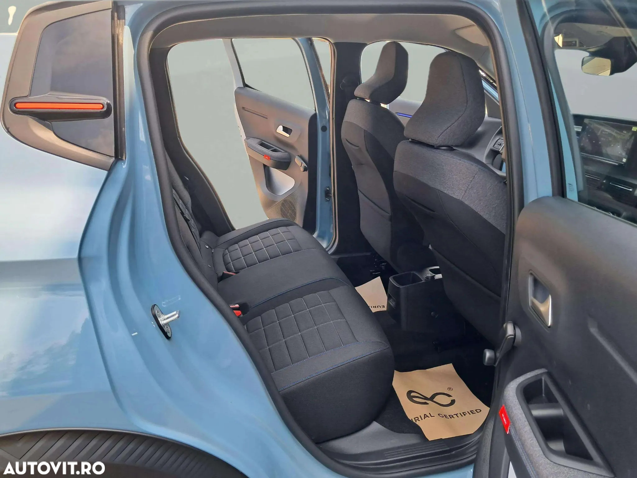 Citroën C3 1.2 PureTech 100 S&S BVM6 PLUS - 9