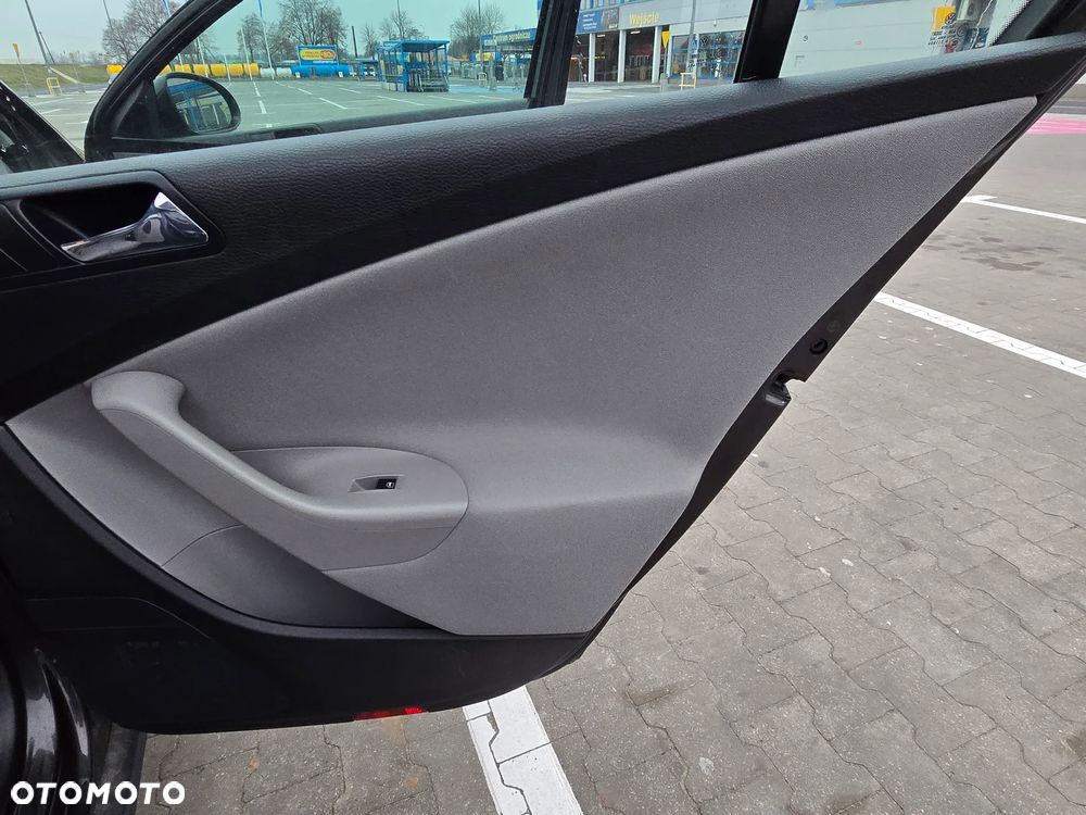 Volkswagen Passat 1.9 TDI Comfortline - 26