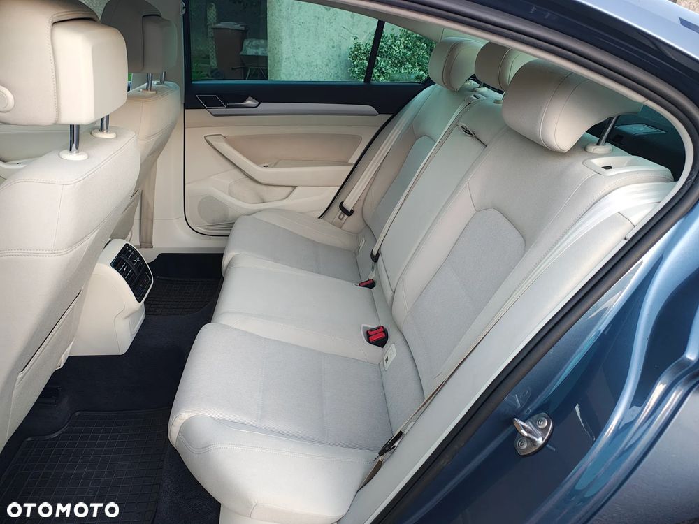 Volkswagen Passat - 16