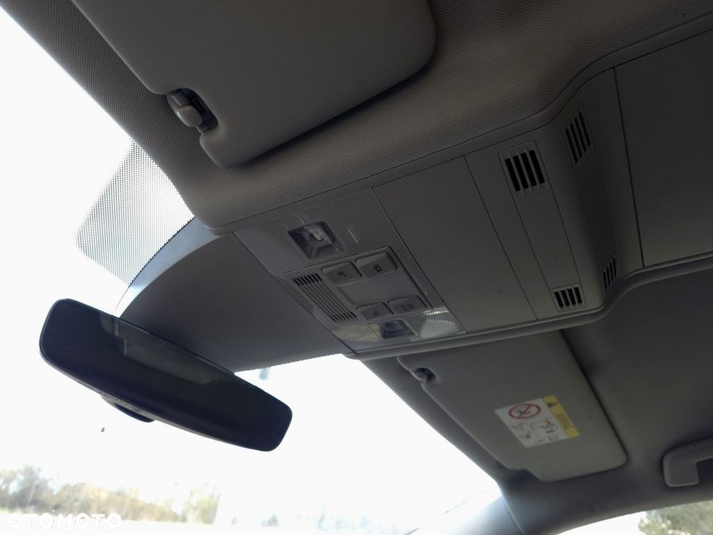 Volkswagen Touran 2.0 TDI BMT Highline - 18