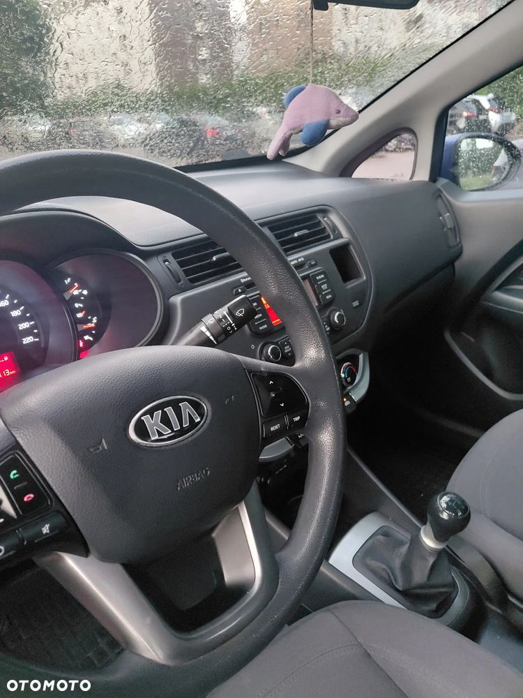 Kia Rio 1.2 L - 6