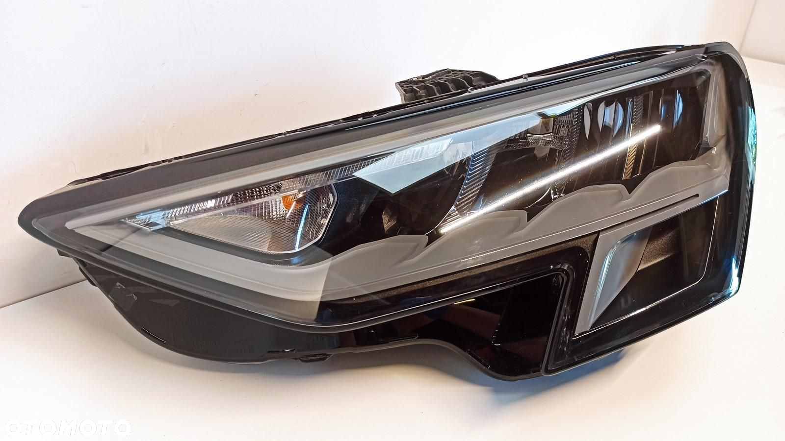 AUDI A3 8Y LAMPA LEWY PRZÓD 8Y0941011A RHD - 6