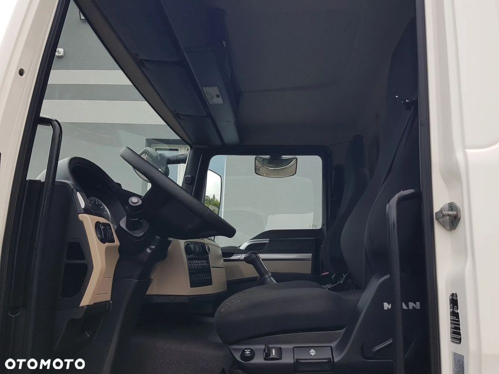 MAN TGL 12.220 HAKOWIEC 4x2 KLIMA - 27