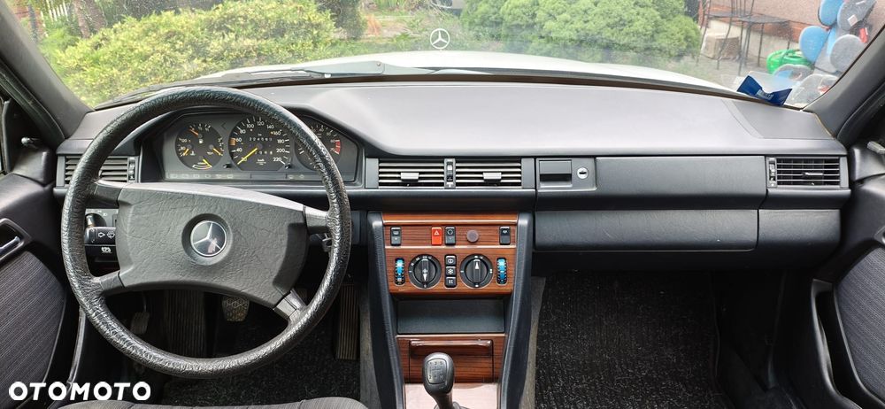 Mercedes-Benz W124 (1984-1993) - 11