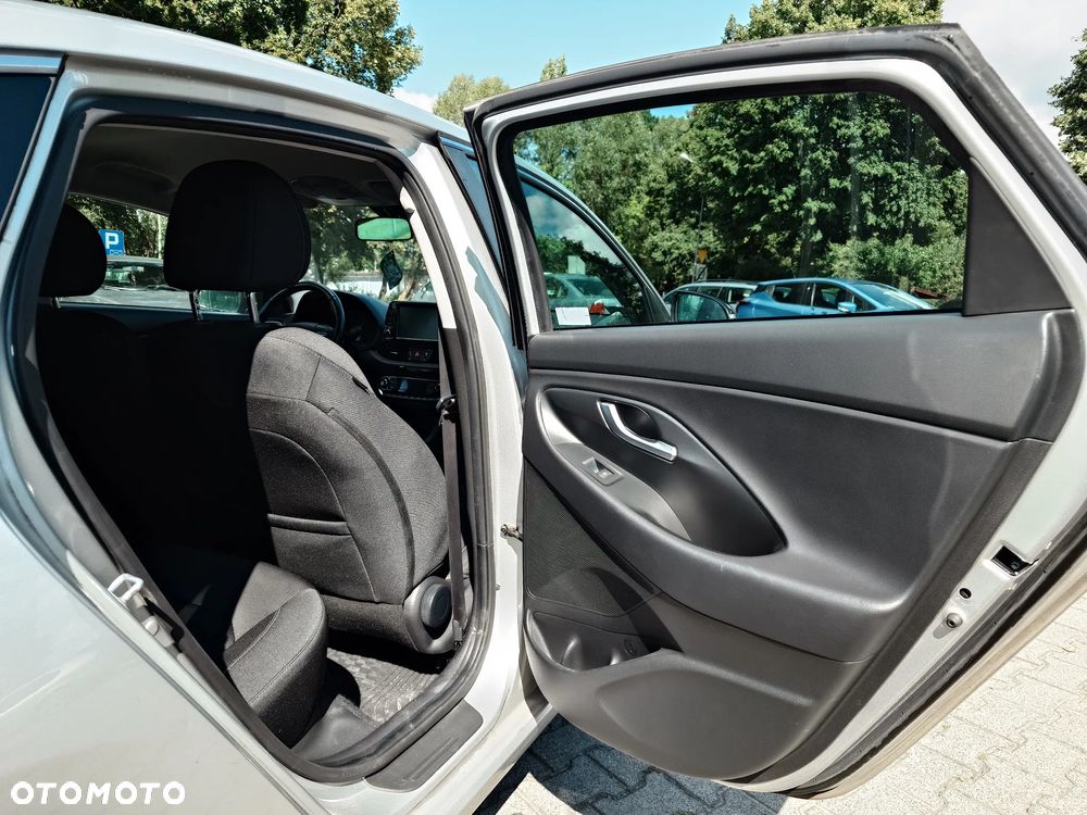Hyundai i30 Fastback 1.6 CRDI Premium - 9