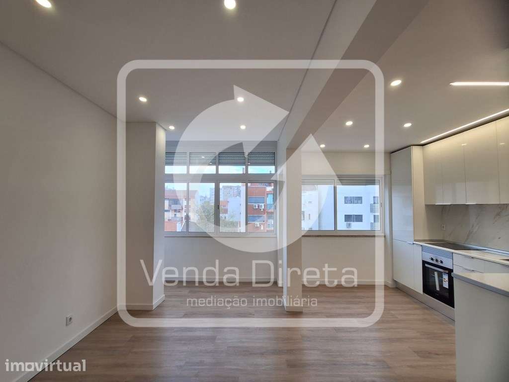 T4 totalmente remodelado no Barreiro com Varanda. - Grande imagem: 5/27