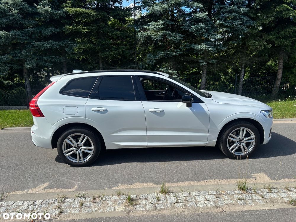 Volvo XC 60 T8 AWD Plug-In Hybrid R-Design - 4