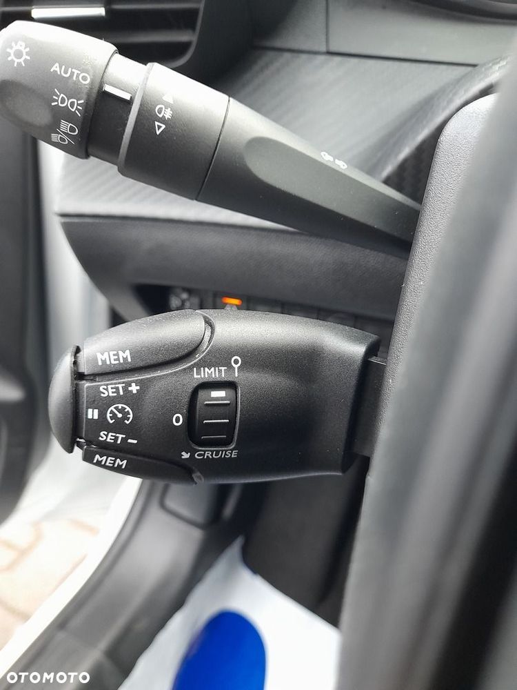 Peugeot 208 - 13