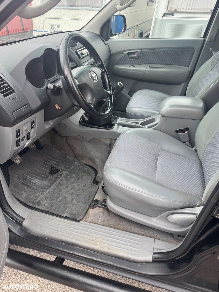 Toyota Hilux - 16