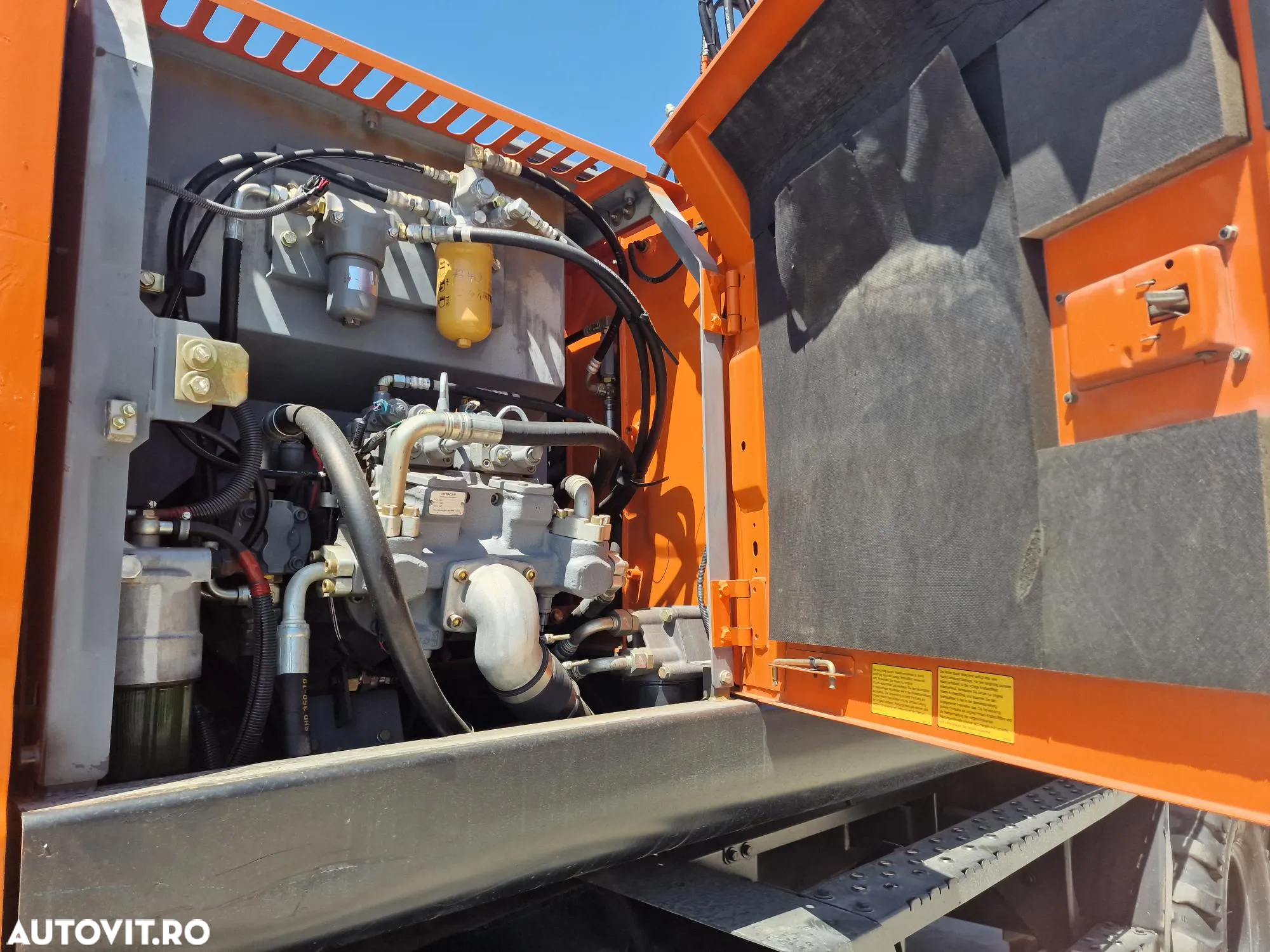 Hitachi PE ROTI, 16,5tone, 3 BRATE, 7.432h, CALE si lama nivelare, Inst picon, a doua instalatie hidr pe brate, AC, camera spate, cupa 1,2m, Ad sapare 6m, ridica  7t la 9m, hidraulica HITACHI, promotie 69.900 EUR+Tva-Posibilitate inchiriere. - 29
