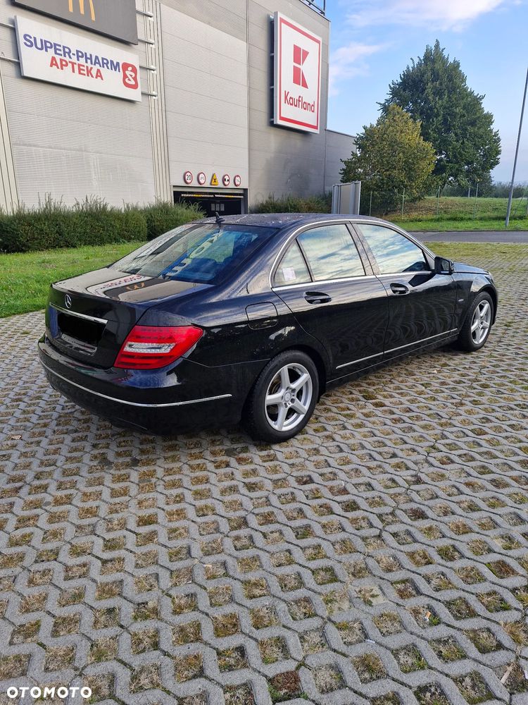 Mercedes-Benz Klasa C 180 CGI BlueEFFICIENCY Avantgarde - 3