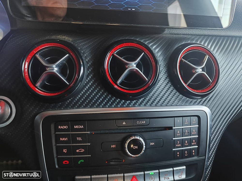 Mercedes-Benz A 45 AMG 4Matic Speedshift 7G-DCT - 32