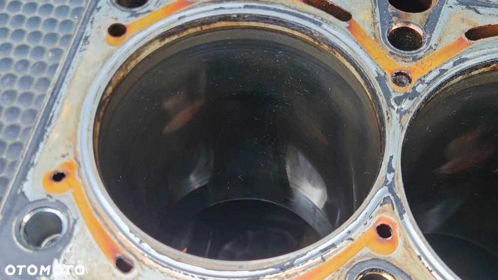 Blok 06D103023 BBBBB Dół Silnik Cylindry Panewki Mocowanie Wału 2.0 FSI AWA Audi A4 B6 B7 VW - 16