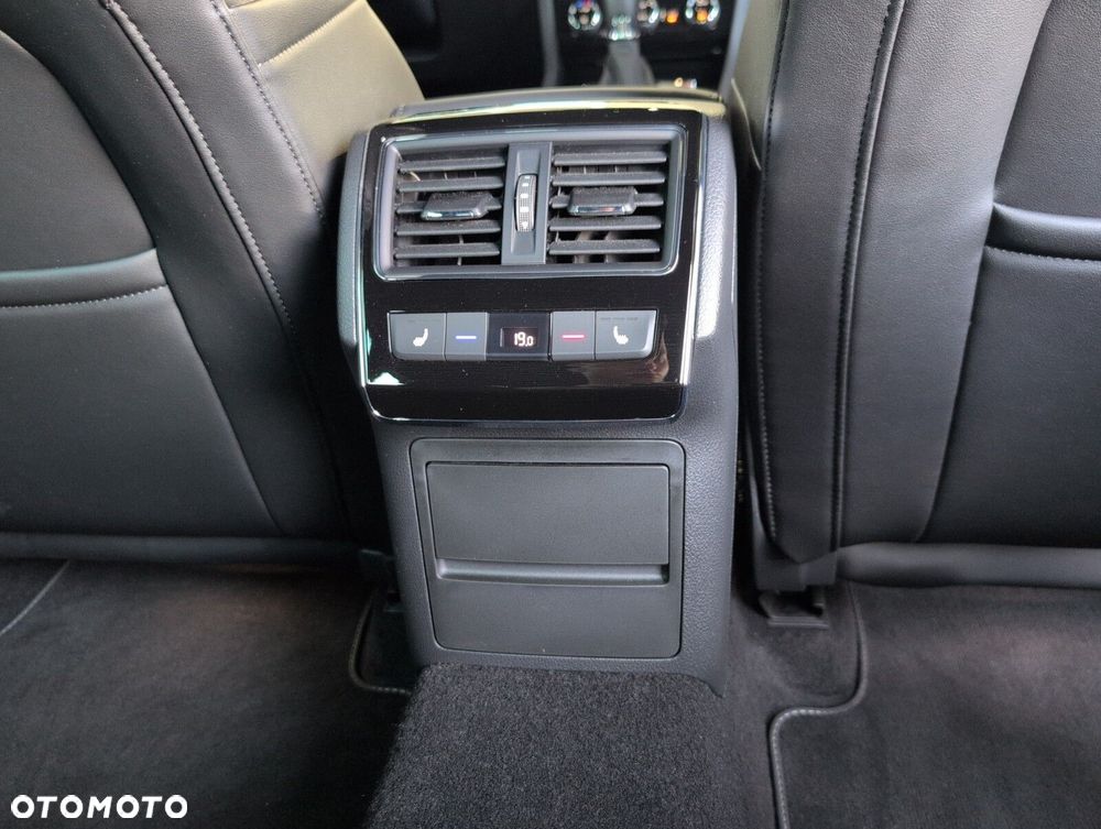 Skoda Superb 2.0 TDI SCR L&K DSG - 16