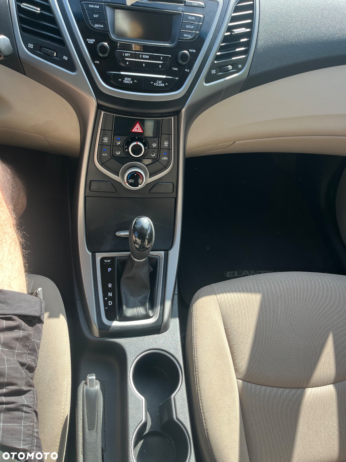 Hyundai Elantra - 17