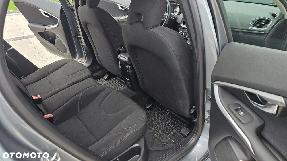 Volvo V40 D2 - 11