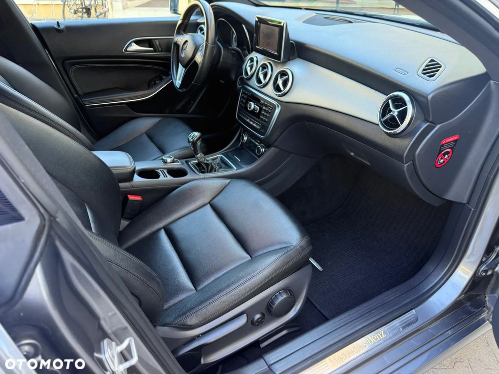 Mercedes-Benz CLA 180 BlueEffICIENCY Edition - 35