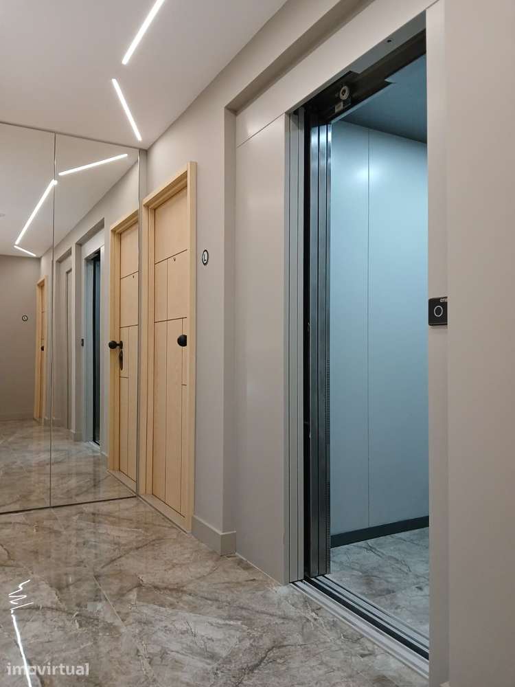 Apartamento T0 Novo - Centro do Porto - Grande imagem: 2/25