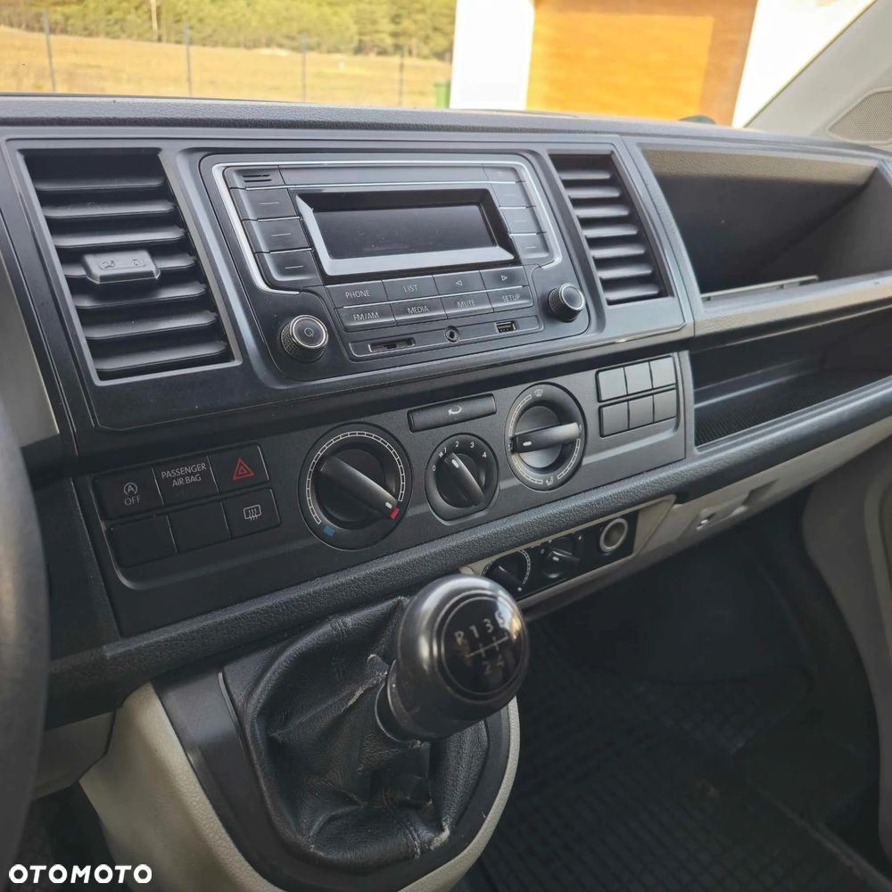 Volkswagen Caravelle - 7