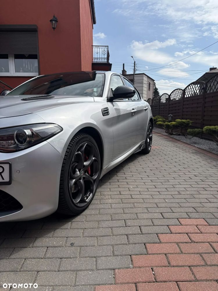 Alfa Romeo Giulia 2.0 Turbo 16V AT8-Q4 Veloce Ti - 2