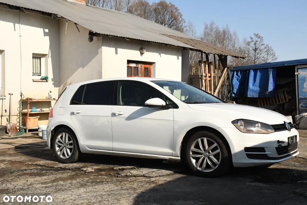 Volkswagen Golf - 6
