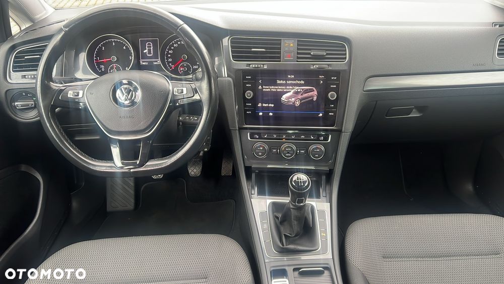 Volkswagen Golf - 6