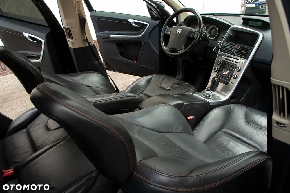 Volvo XC 60 D5 AWD - 28