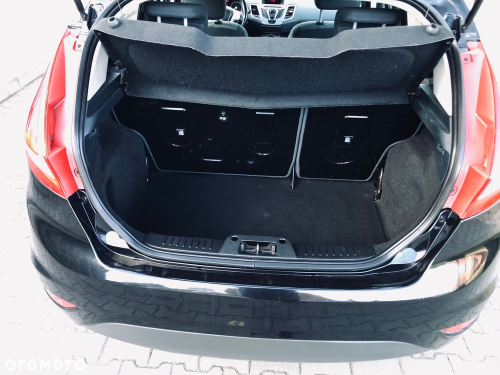 Ford Fiesta 1.4 Ghia - 11