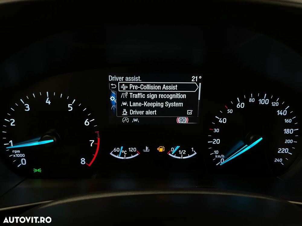 Ford Focus 1.0 EcoBoost 6MT MHEV Titanium - 26